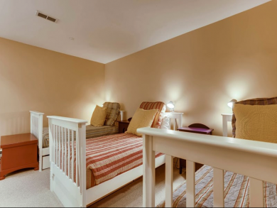 Four Bedroom Townhome with Views of Slopes!